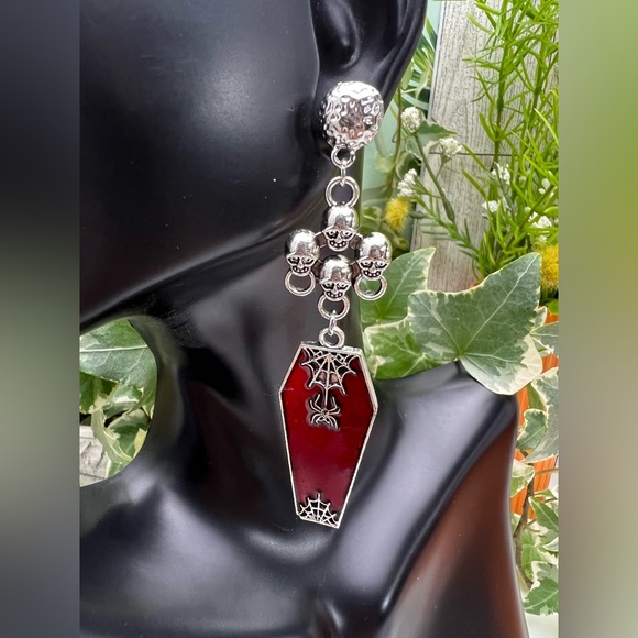 Statement Skull Goth Dangle Earrings -  Vampire Coffin Gothic Earrings - Picture 7 of 10